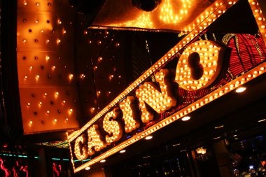 editoto app icon and home screen showing football markets and live casino options